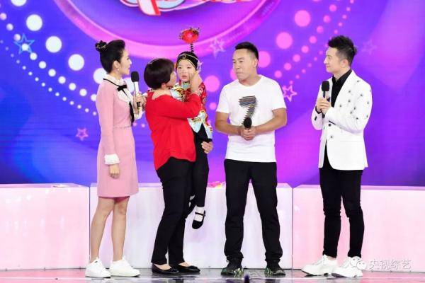 炸弹|6岁戏曲小达人扮演“恶婆婆”，现场上演“婆媳大戏”