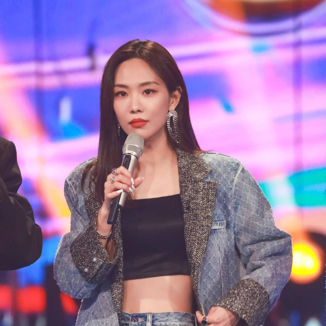 头皮|她一甩头发，我的心跳就跟着漏了一拍！