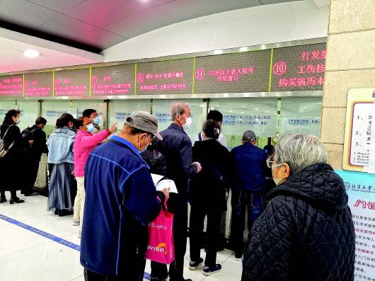 老人北京门诊挂号记打通老年数字鸿沟的梗阻在哪儿