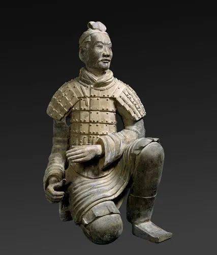 跪射俑，兵马俑中的精华，中国古代雕塑艺术的杰作_搜狐网