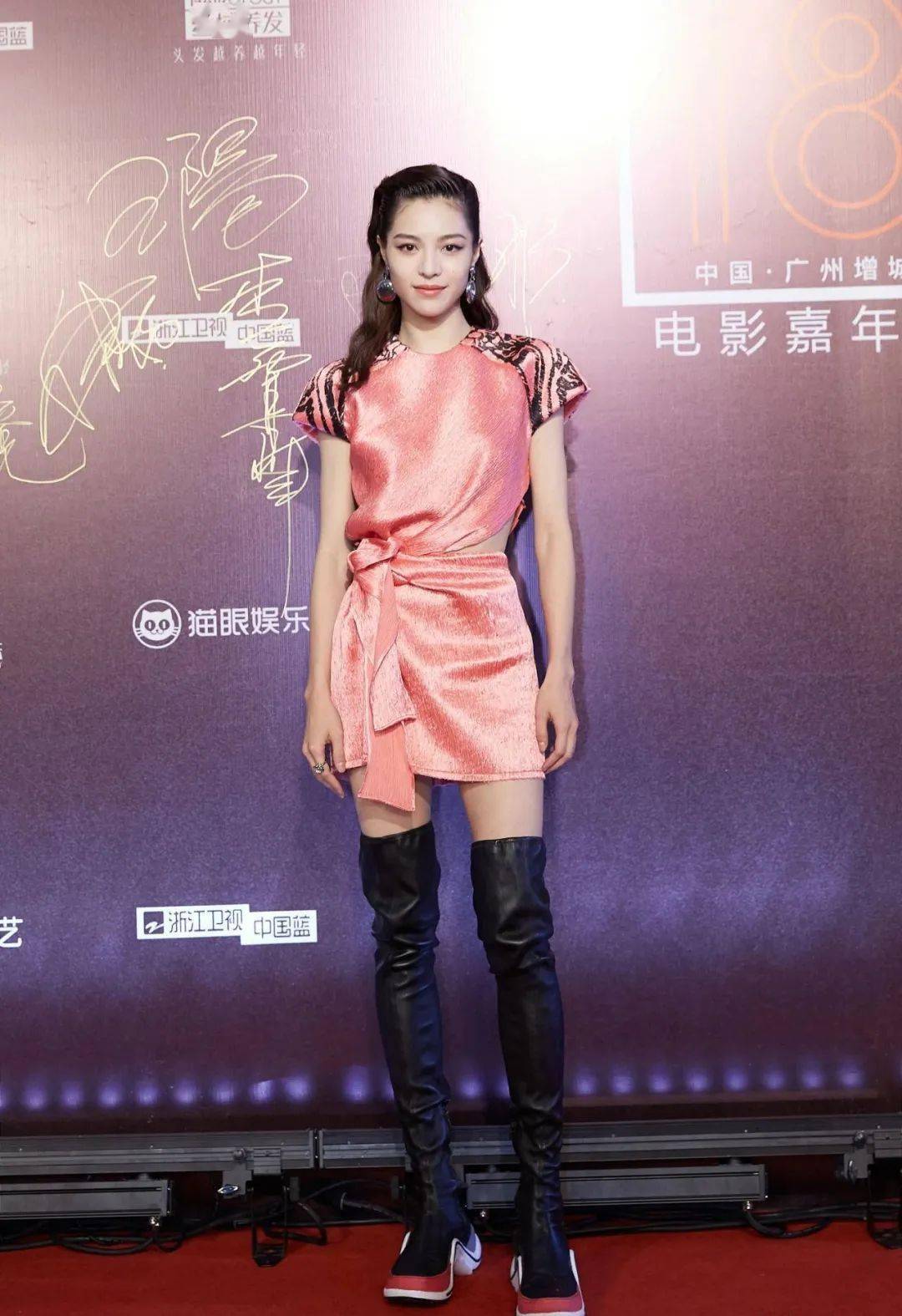 女明星人手一双 穿它腿长至少增10cm_靴子
