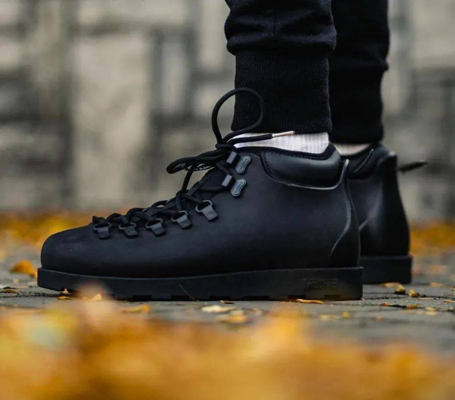 鞋子|好物推荐 | 来自加拿大的马丁靴，轻便保暖，不怕水，大人小孩一起穿！