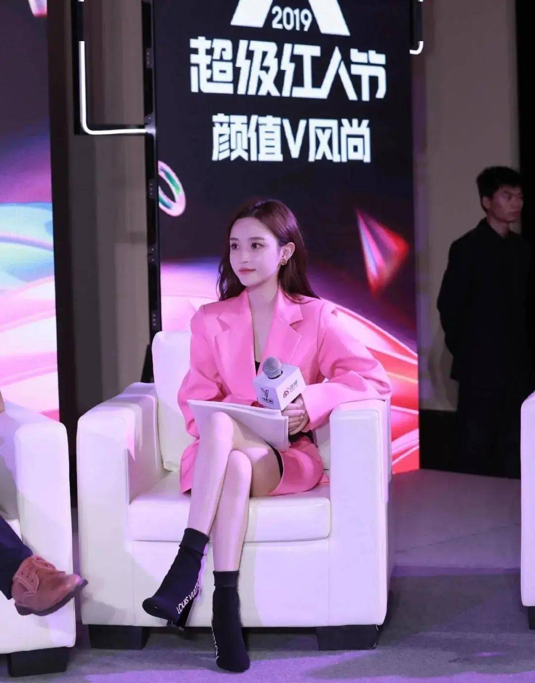 直播|李佳琦薇娅一夜卖70亿？雪莉趁机下场内涵却反被全网嘲？