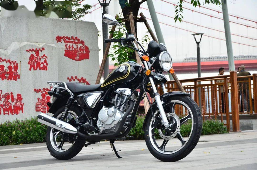 经典实用太子车型的新时代回归——轻骑铃木悍道150初