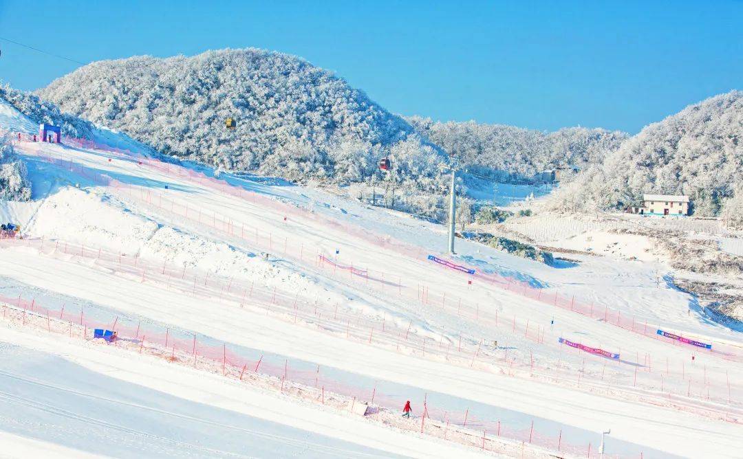 巴东绿葱坡滑雪及高山运动度假小镇荣获2020中国体育旅游精品目的地