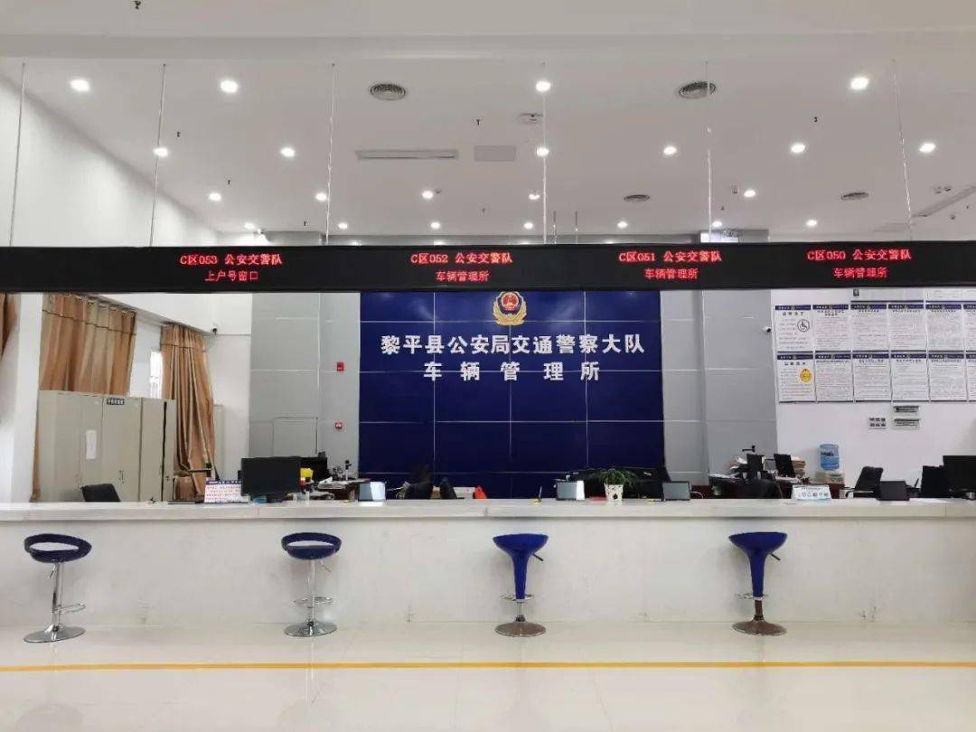 朋友圈上发布车管业务代办信息,采取不正当手段进入车管所从事非法