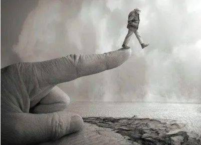 梦见挑粪蛆虫满地，愤怒情绪涌上心头，深度解析梦境背后的心理寓意