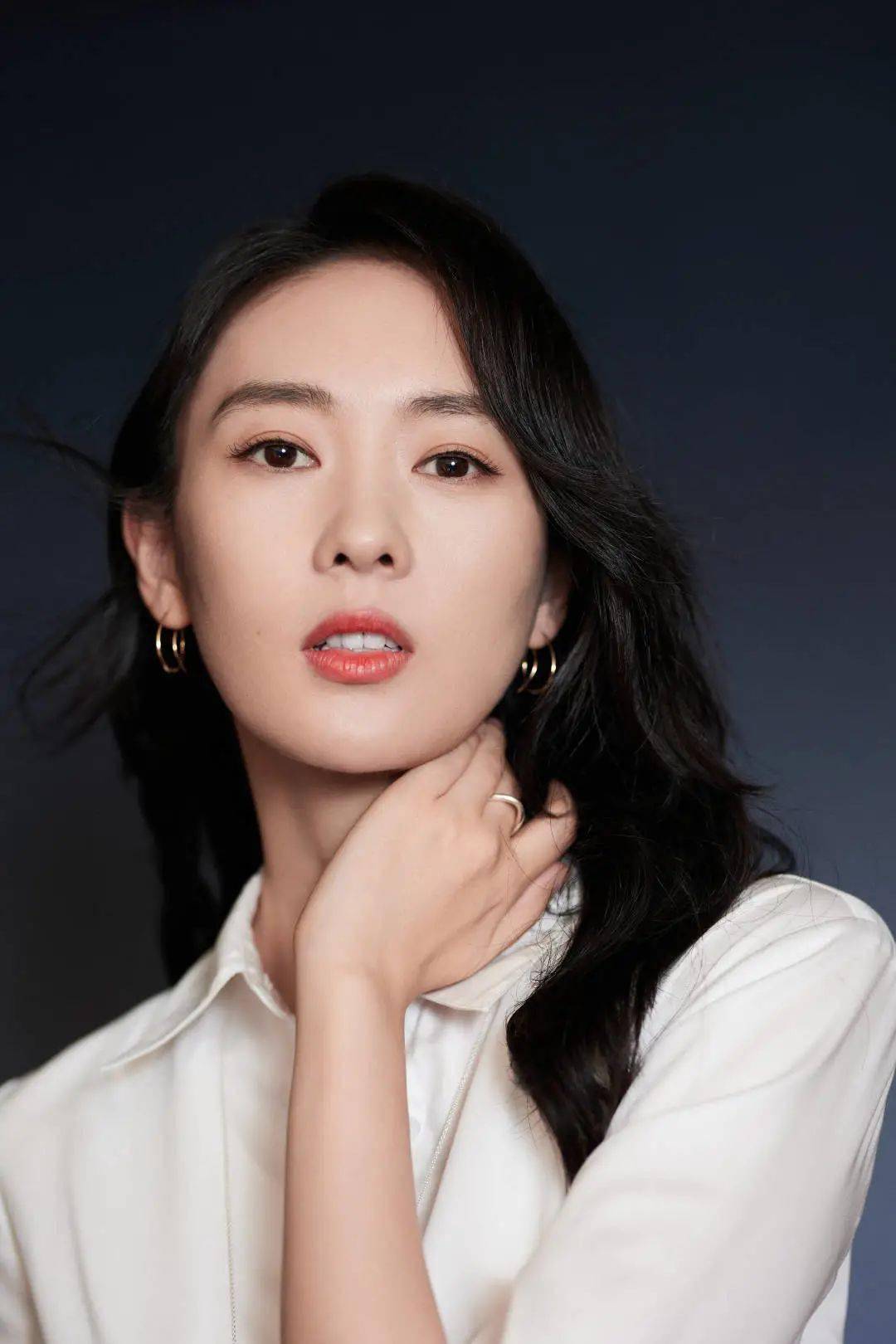 框架|谁说大框架脸就不美了？她明明好看得令人叫绝！