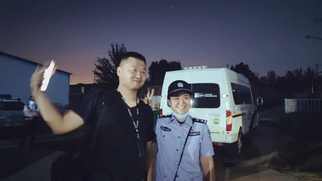 警察的夜晚开始了.