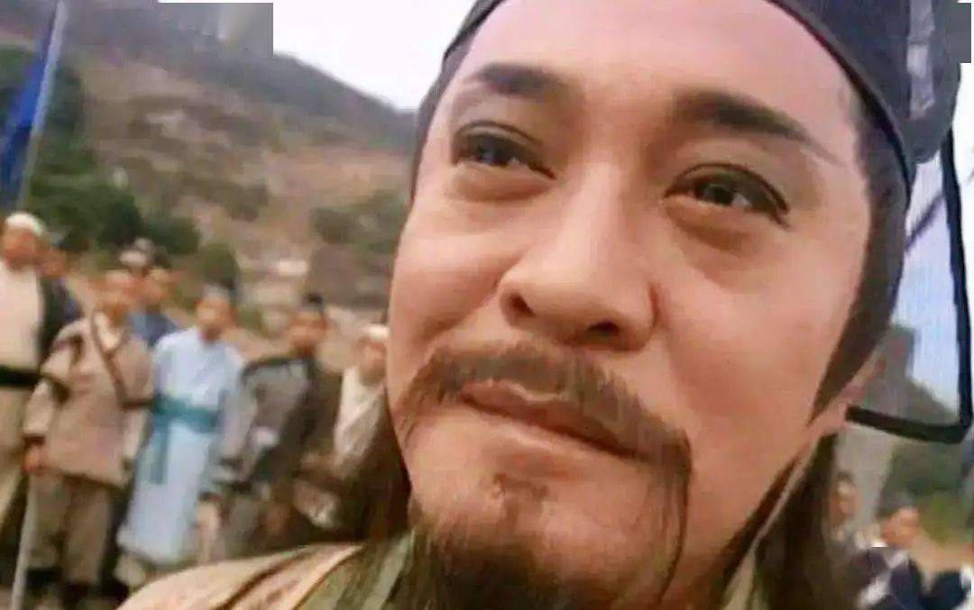"君子剑"岳不群,是《笑傲江湖》一书中不讨喜,被人诟病的人物.