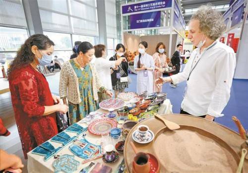 香港12人在深圳接受审判 英国指责中国 中方有力还击