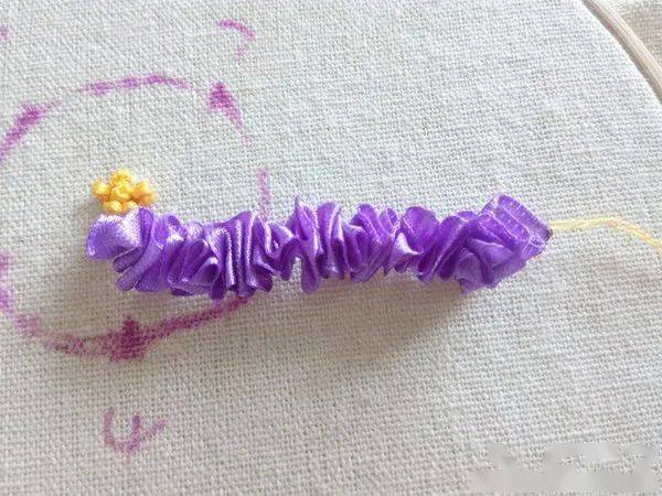 教程|丝带绣 | 奥斯汀玫瑰的绣法教程！（附:13种丝带、7种入门针法详细教程）