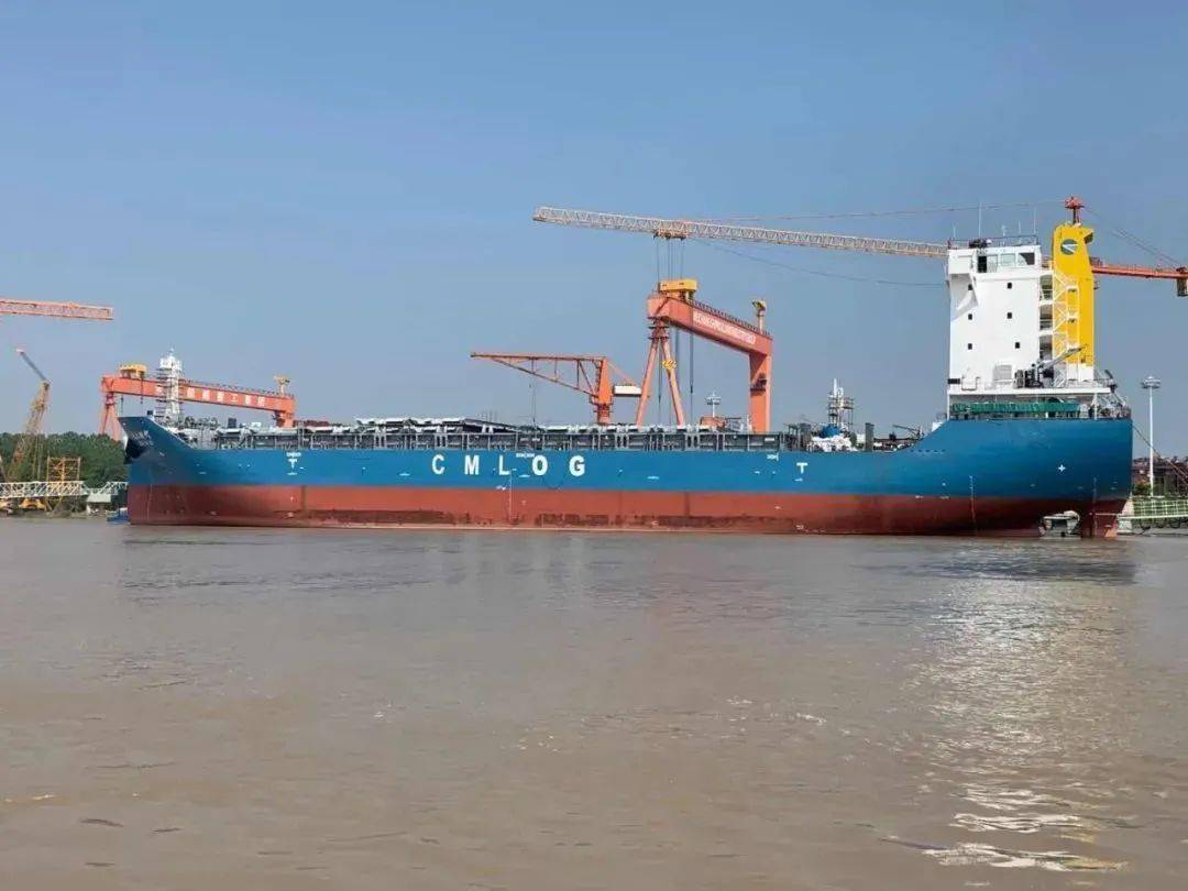 武船集团为山东远大均胜海运打造的700teu2多用途集装箱船顺利离厂