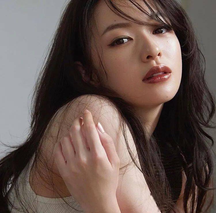 涂谁|足以让你时髦整个秋冬的棕色唇，谁涂谁好看