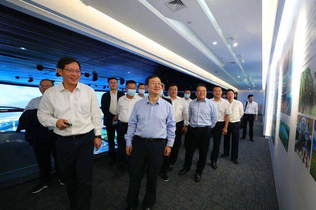 李宁会见湛江市委书记郑人豪,市长曾进泽