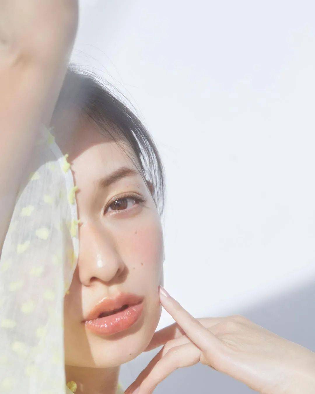 涂谁|足以让你时髦整个秋冬的棕色唇，谁涂谁好看