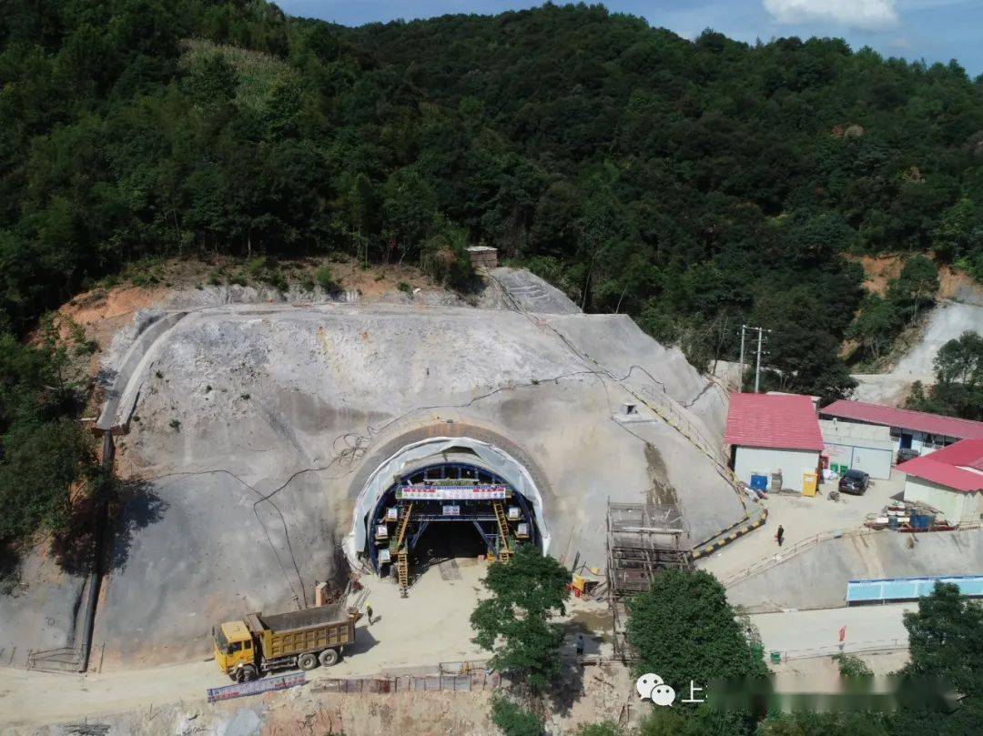 (双髻山隧道进口)继上期"第一隧道"阳明山隧道,本期为大家带来的是龙