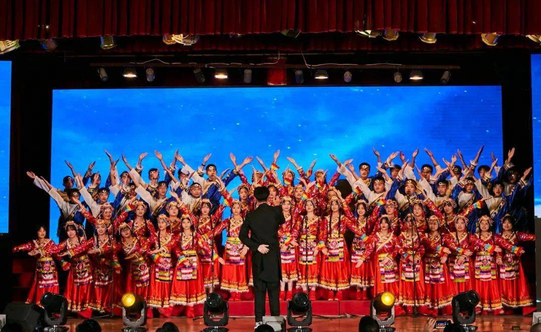 五星三名文化育人鼓山中学举行庆祝建校45周年暨明天会更好合唱比赛
