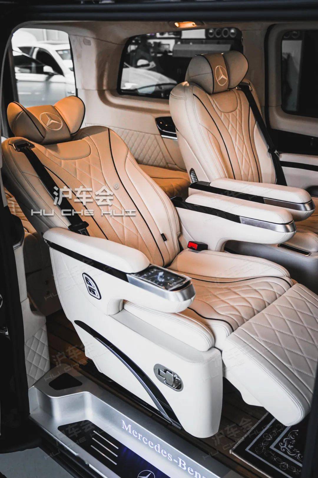 奔驰Benz V260升级 -中排航空座椅 后排沙发床 巴西柚木地板 Nappa皮包覆 铝合金踏板_搜狐汽车_搜狐网