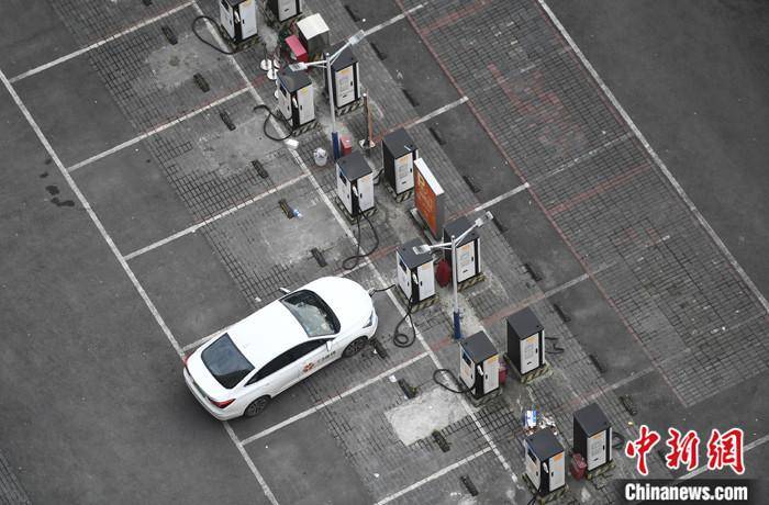 中国已建成全球最大新能源汽车充电网络 仍滞后于消费者需求