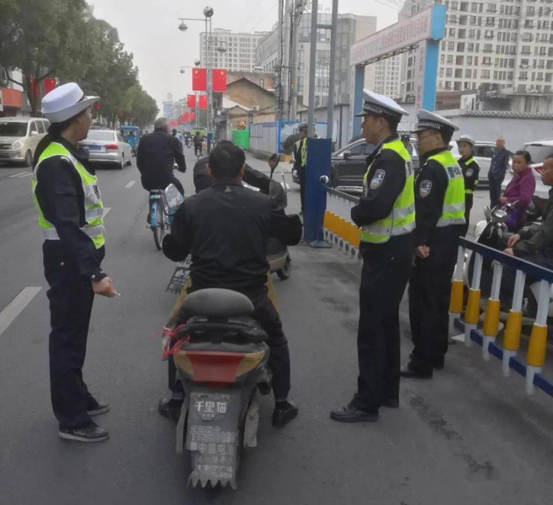 尽快上牌今天休宁交警查纠无牌电动车60余辆