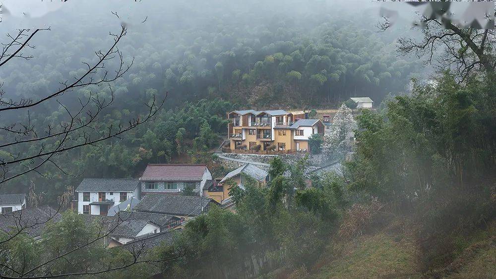 土坯房改造而成的民宿戴家山倚云山舍