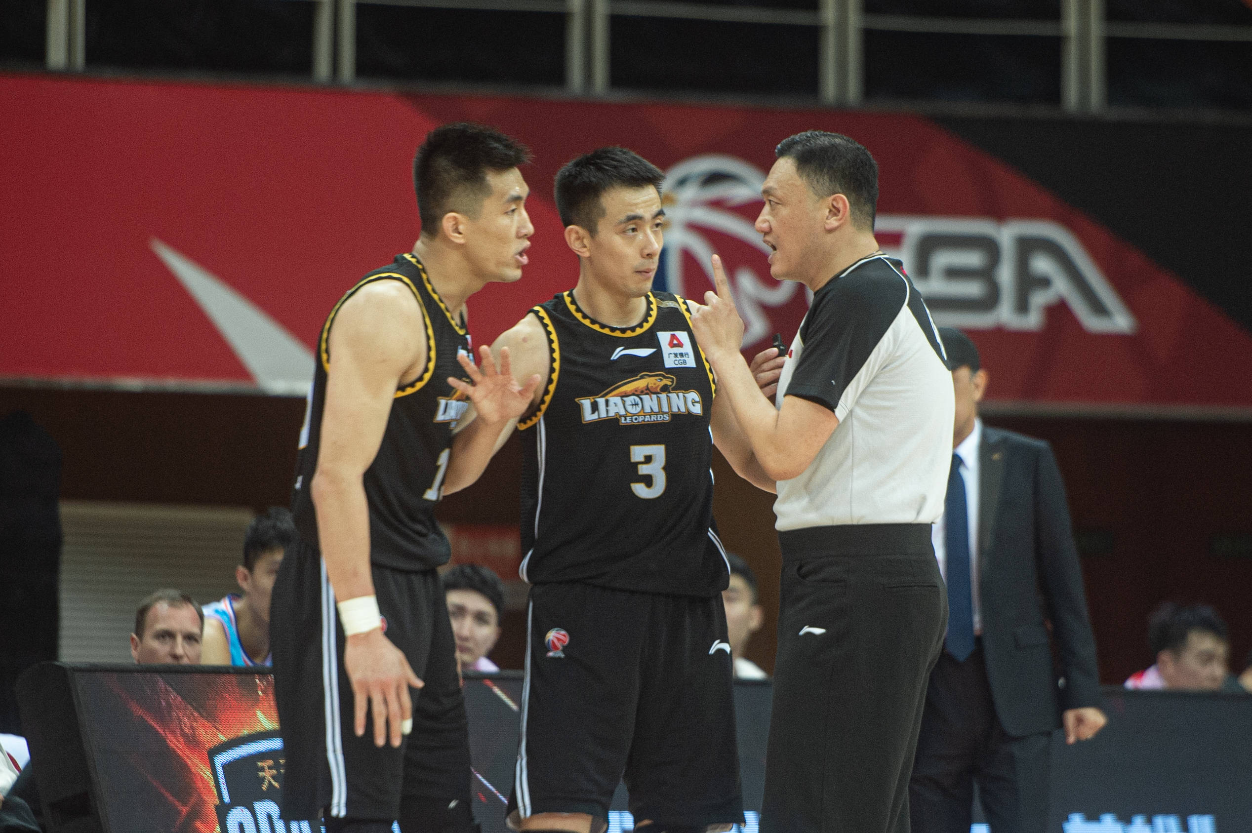 篮球——cba第一阶段:新疆伊力特对阵辽宁本钢