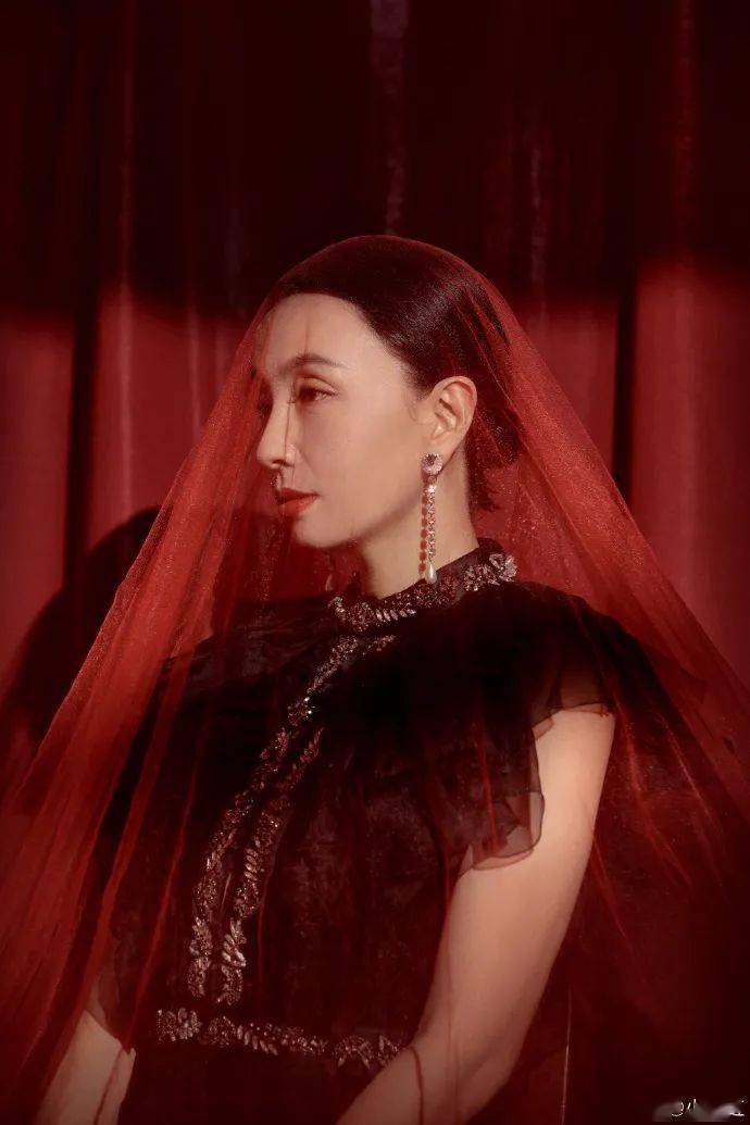 肌肤|小陶虹的优雅，上到眉眼下到指尖