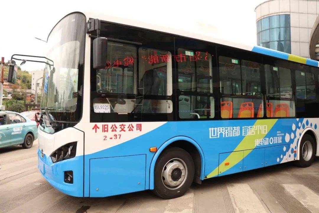 个旧公交车"上新",绿色环保,安全舒适～你坐了吗?