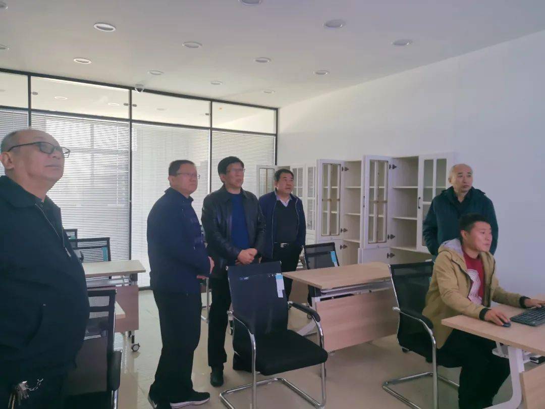 保德县教育科技局党存升局长深入保德中学初中部调研