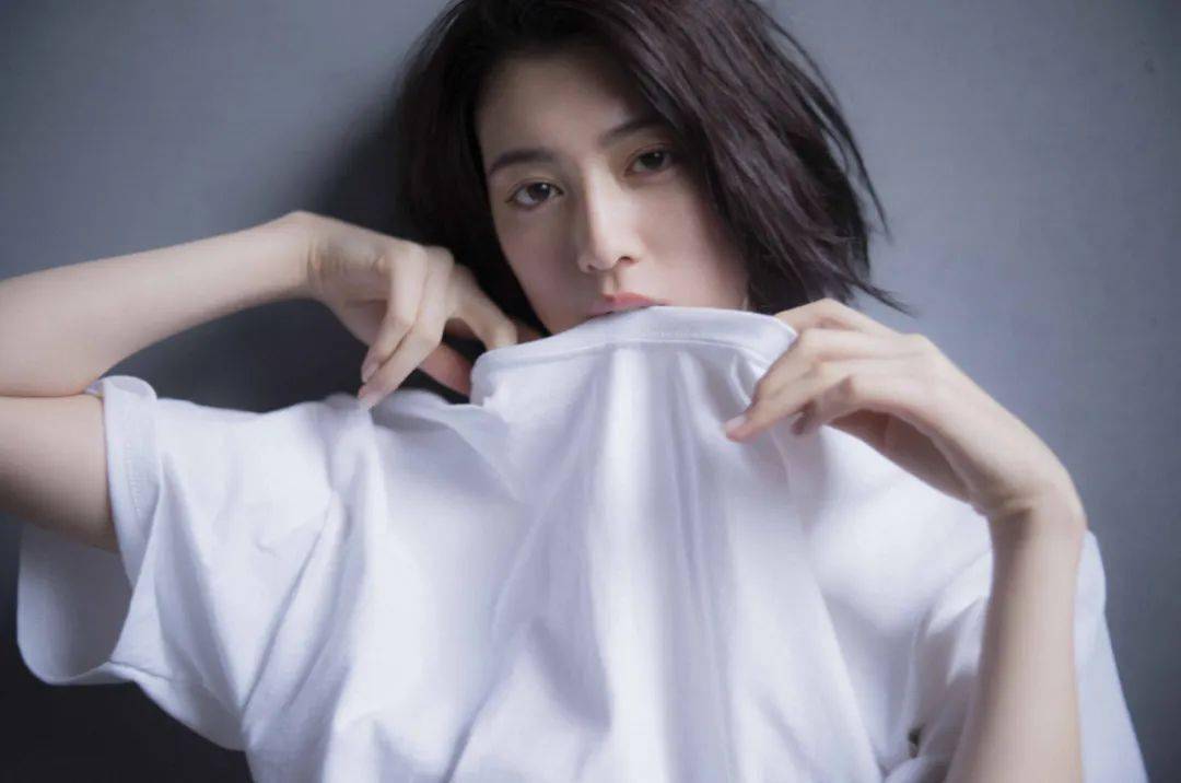 没有人能从三吉彩花的写真里出去