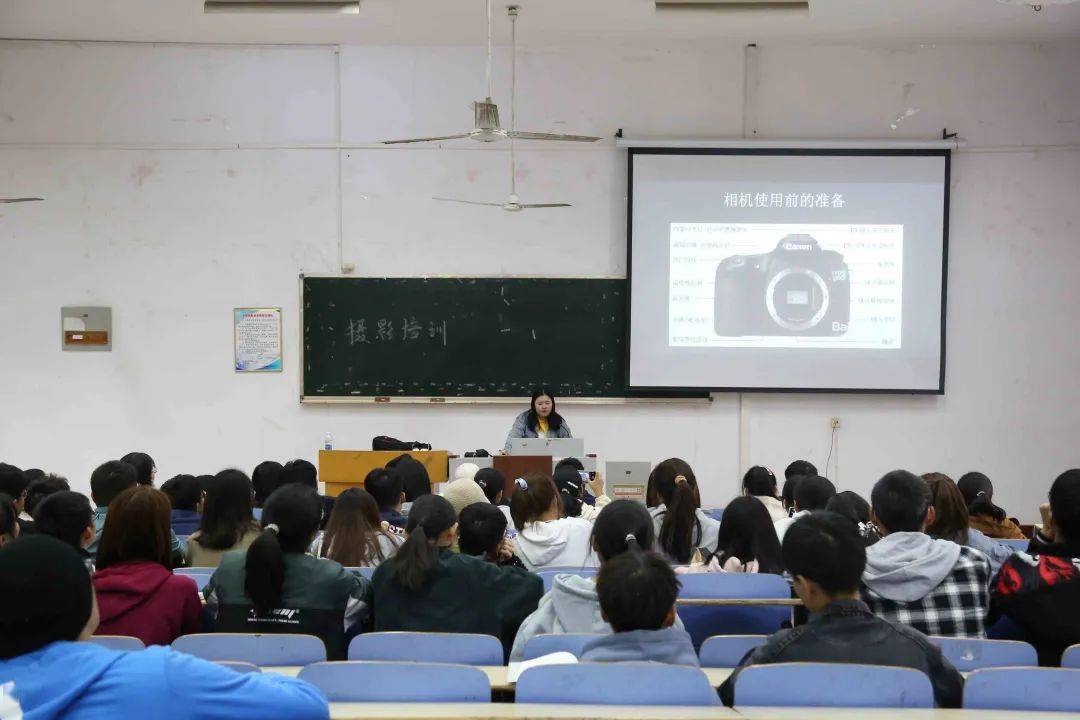 校学生会与学生工作通讯社摄影培训顺利进行_骆霖