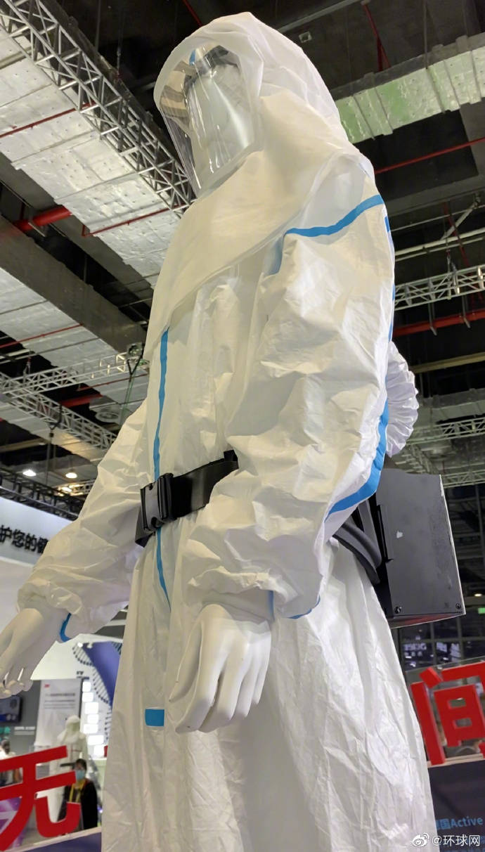 自带过滤的防护服亮相进博会:医护人员穿上它,面罩不会再起雾了!