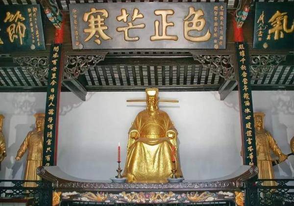 包公|到了晚上就黑得找不到包公？其实人家是个清秀的帅哥