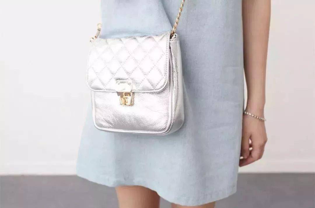 包包|这4种包风水最差！红色漏财、紫色败运、黄色….个个都是散财童子，越用越穷！