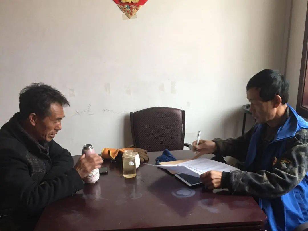 疫情中的人口普查员_疫情火车站人口图片(2)