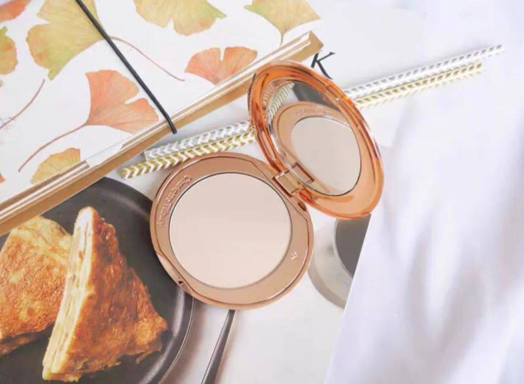 cr|秋冬想要服帖持久妆容，认真定妆不能少