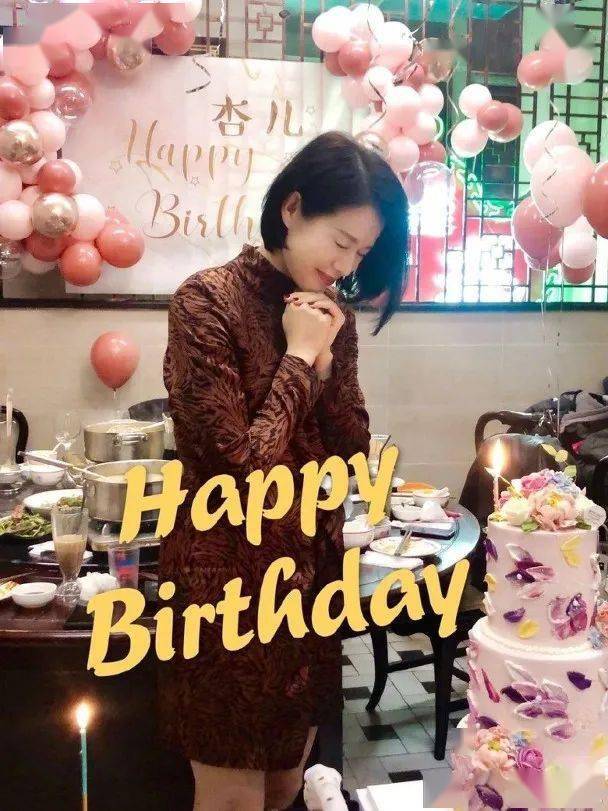胡杏儿过生日收巨型寿包,老公囝囝隔空庆祝!