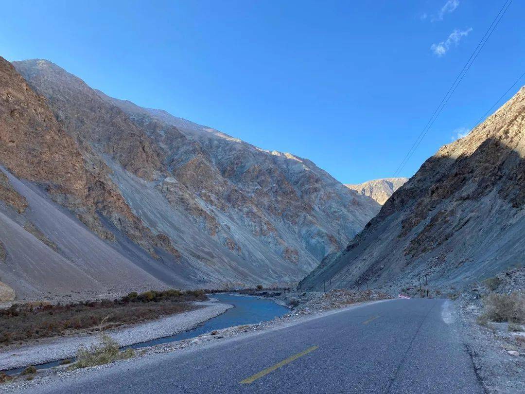 新疆最有哲理的公路——盘龙古道，30公里600多个弯_瓦恰乡