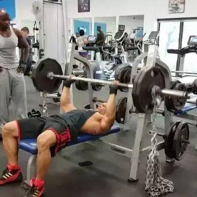 健身|美国大兵变态的肌肉训练，看完大写的服......