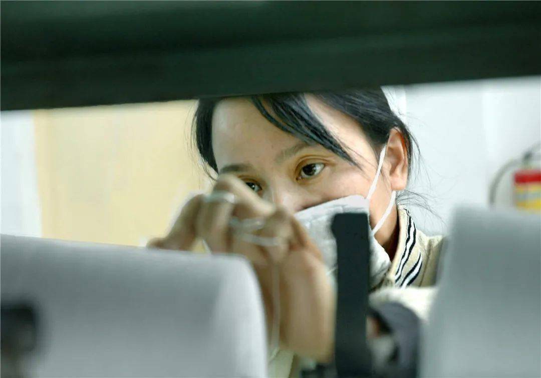《一丝不苟》
