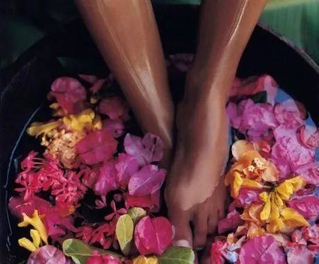 足部|听说很多女孩子都不做足部护理？答应我拿出行动可以吗！