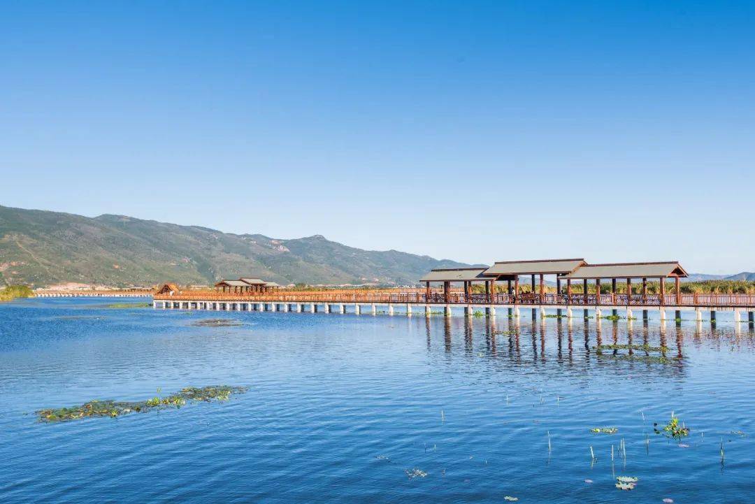 邂逅异龙湖,恋上山光水影