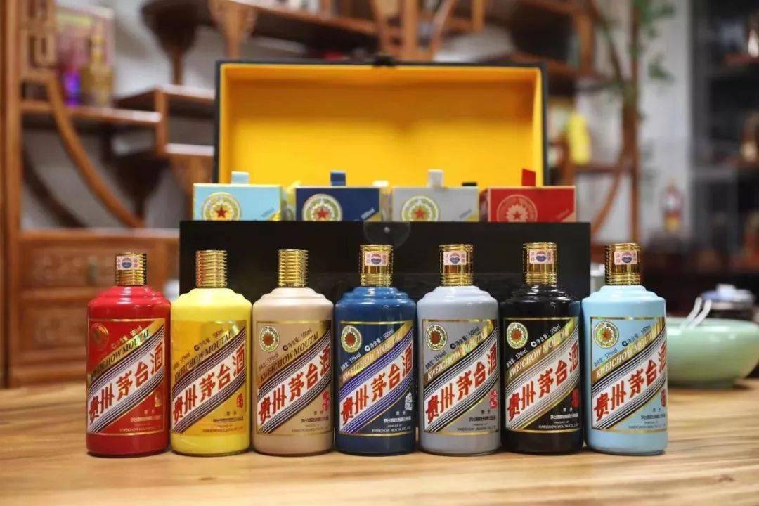 磨砂玻璃瓶:茅台酒厂唯一生产的磨砂玻璃瓶品种(1999年建国50周年