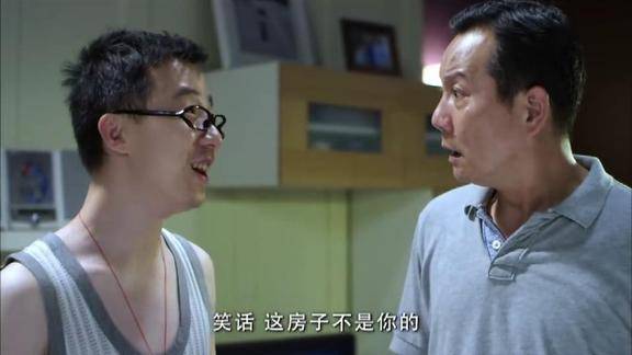 大男当婚曹汉之跟李文达在家吵起了起来老伴却还护着李文达