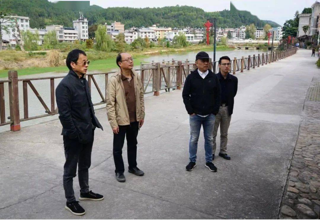 中国美院原副书记胡钟华率队来到屏南山村看望扎根乡土的国美学子