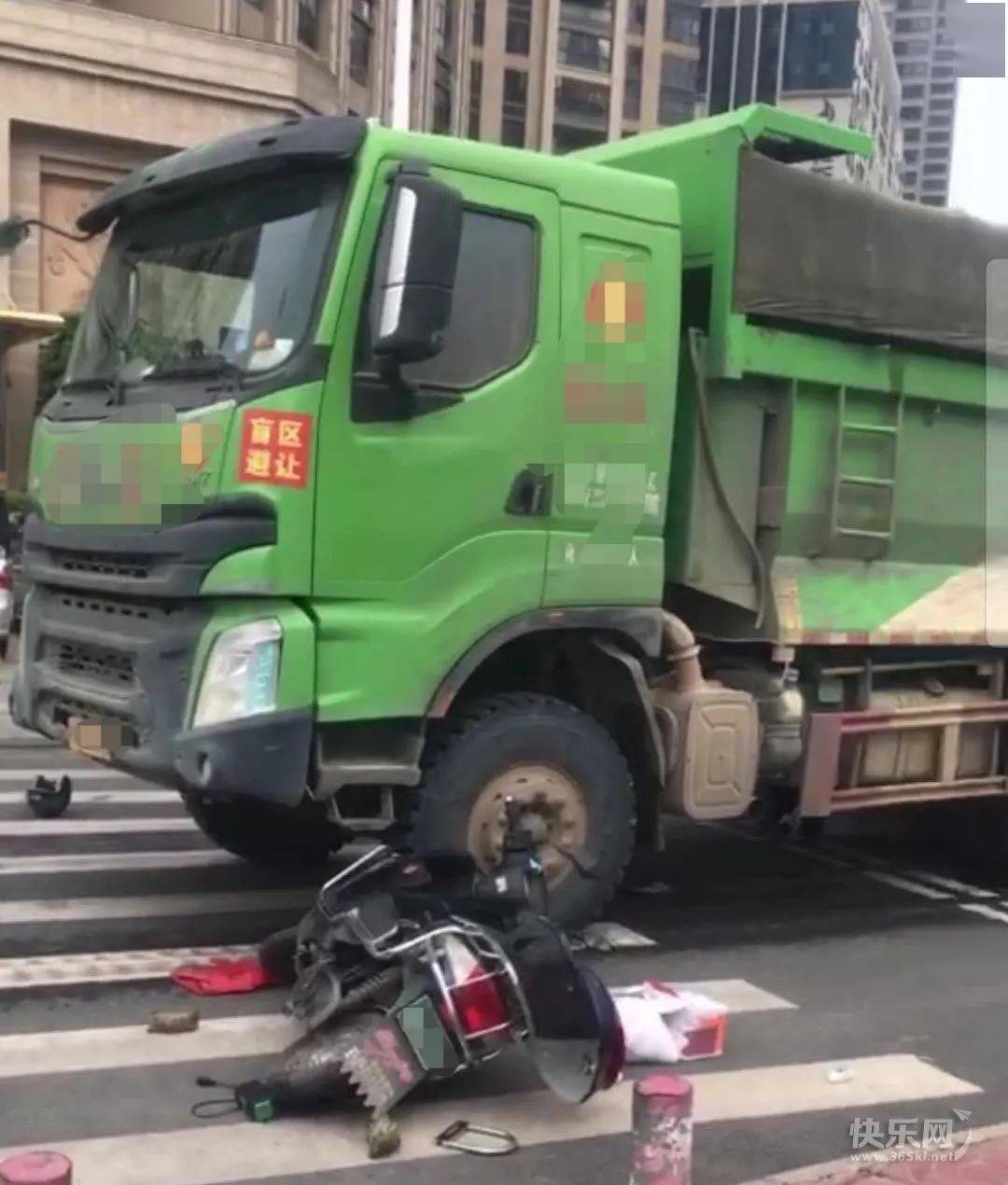 不到一周时间,贵港连发多起车祸!全是大车._事故