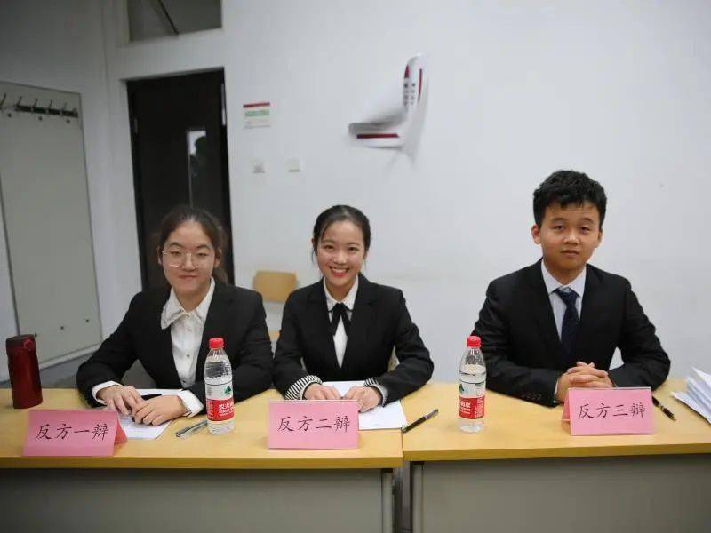 本场比赛我队持方为反方,上场辩手为赵博雅,刘楚璇,王守康.