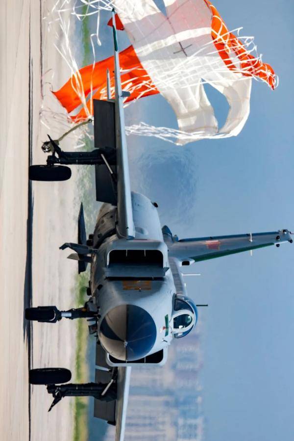 从“米格-15”到“歼-20”│一张长图见证人民空