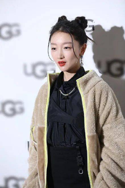 发型|杨超越的粉裙子太土气？被喷表演个寂寞的她要靠发型扳回一城！